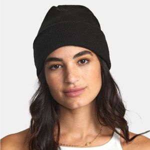 DAVID & YOUNG 🖤 Ribbed Foldover Cuff Beanie